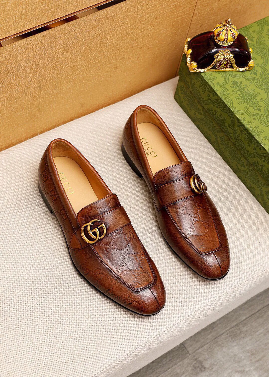 Men's shoes 💰442 💐 Product trademark: GUCCI "Gucci" casual leather shoes Regular size: 38-44 (45.46.47🉑️customized) Product materials: Selected imported first-layer calfskin embossed upper + classic hardware buckle, imported cowhide leather lining. Strong three-dimensional visual effect, original combination outsole Color: 2⃣️colors available